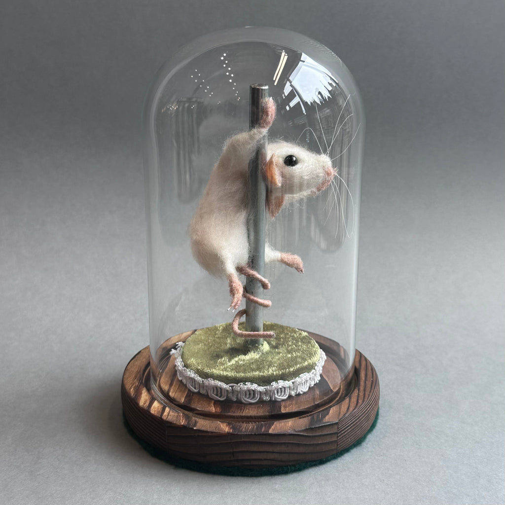 Needle Felted Pole Dancing Mouse ‘Mimi du Val’