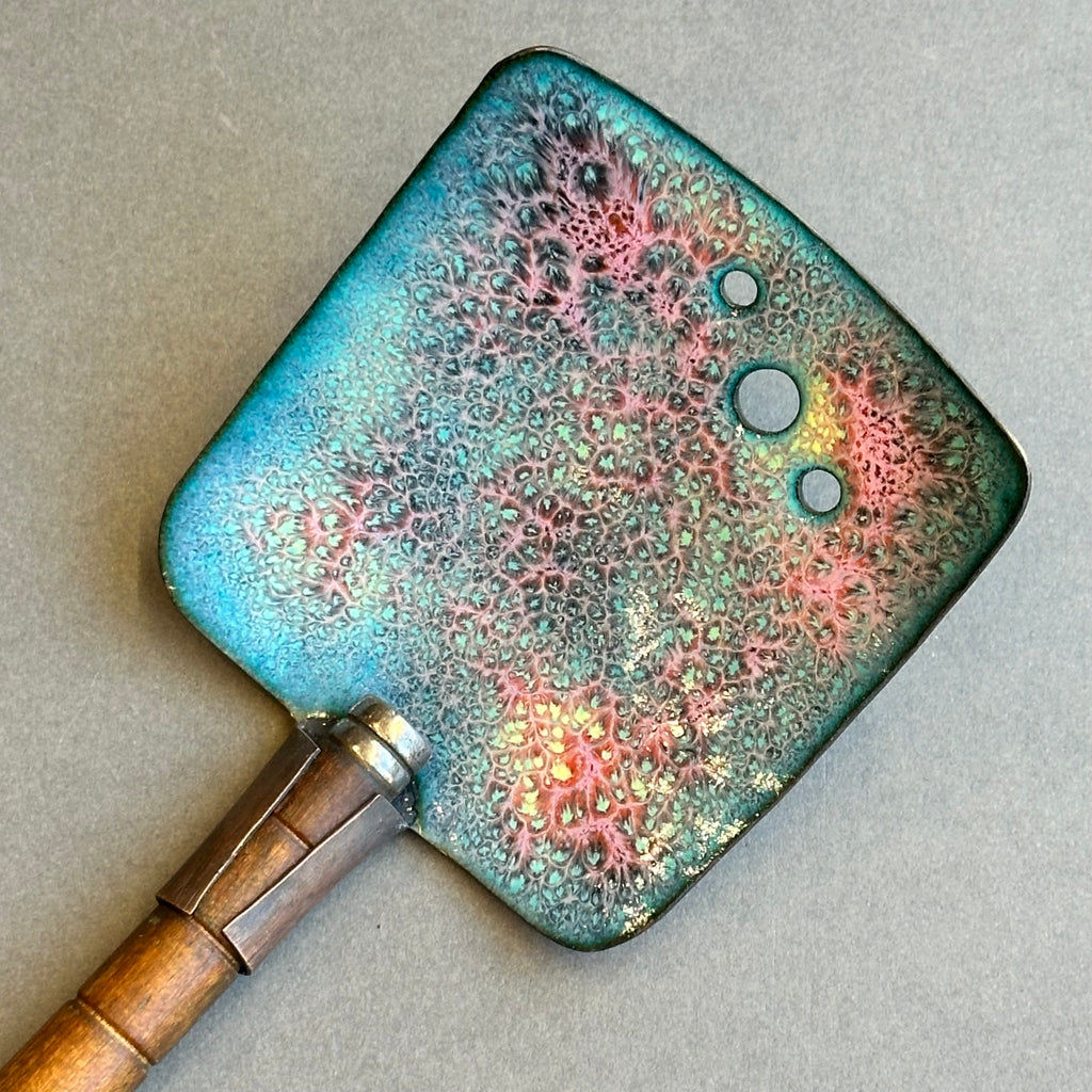 Decorative Enamel Spoon ‘Wooden Pirn’