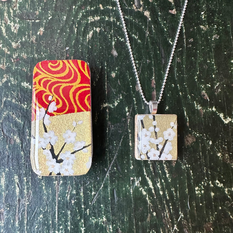 Scrabble Tile Pendant & Teeny Tiny Tin Golden Blossom White