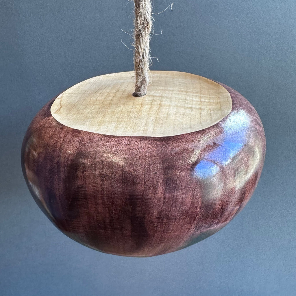 Roped Conker - Medium