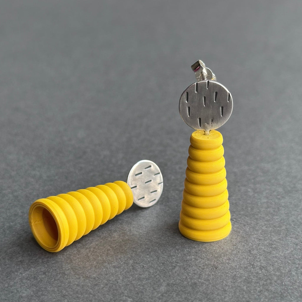 Form Earrings - Silver Textures Circle - Small - Custard