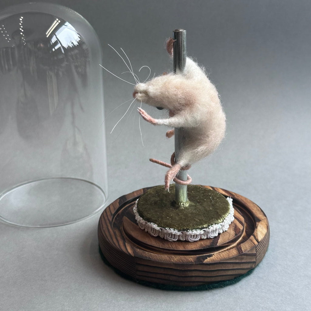 Needle Felted Pole Dancing Mouse ‘Mimi du Val’