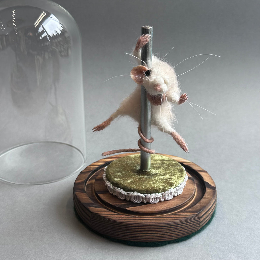 Needle Felted Pole Dancing Mouse ‘Mimi du Val’
