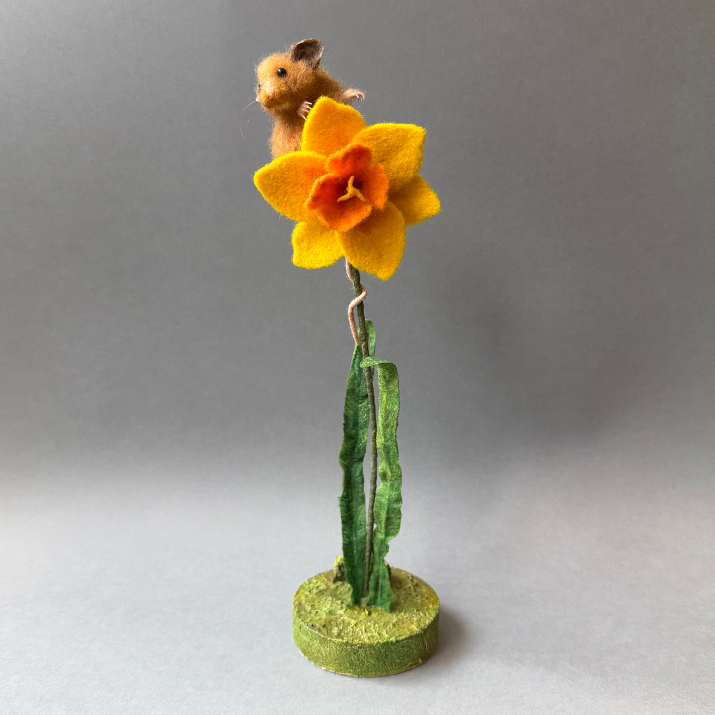 Needle Felted ‘Dilly’ Mouse with a Daffodil