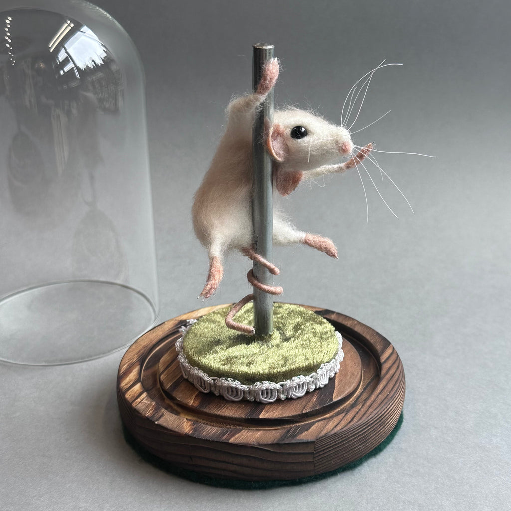 Needle Felted Pole Dancing Mouse ‘Mimi du Val’