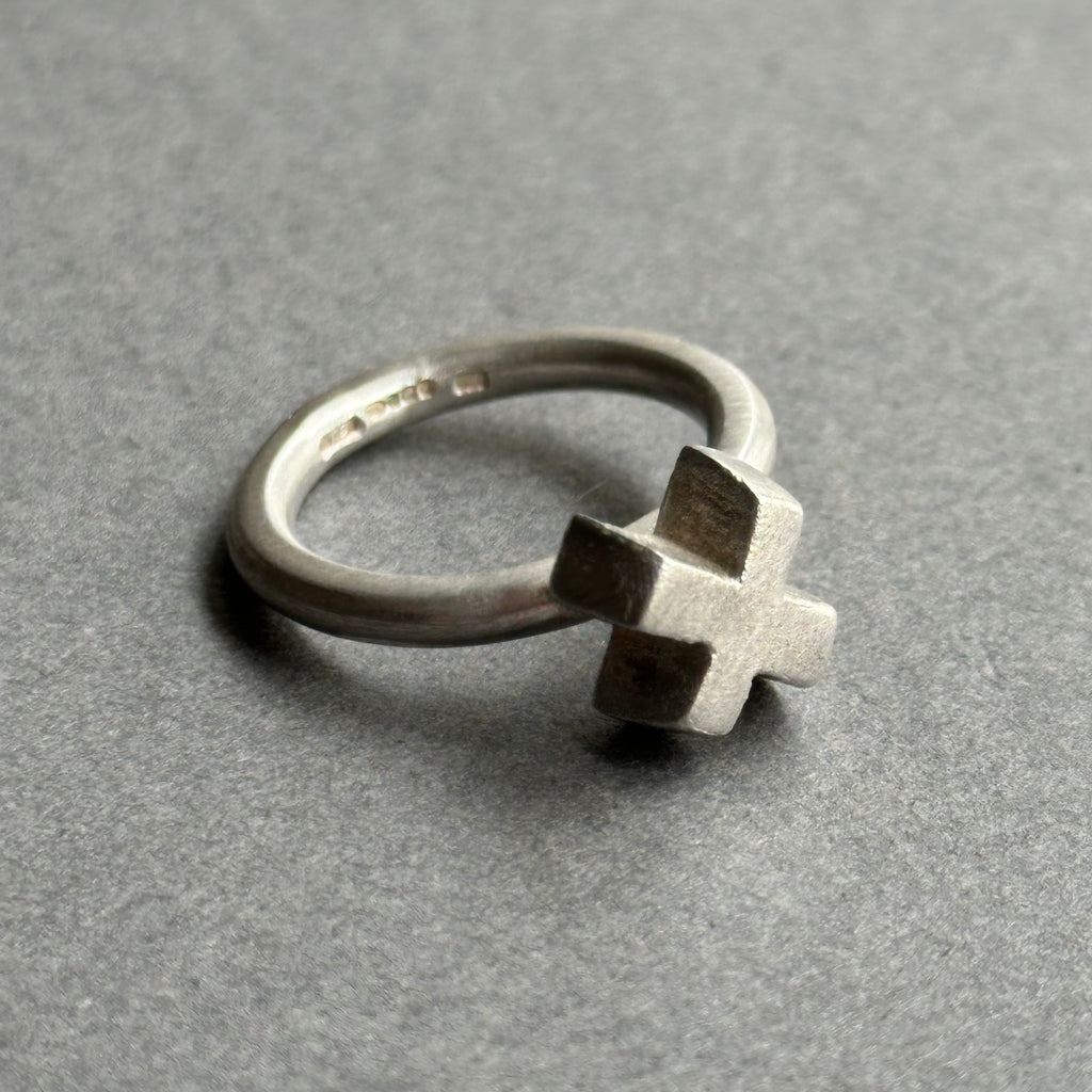 Ring Chunky Cross