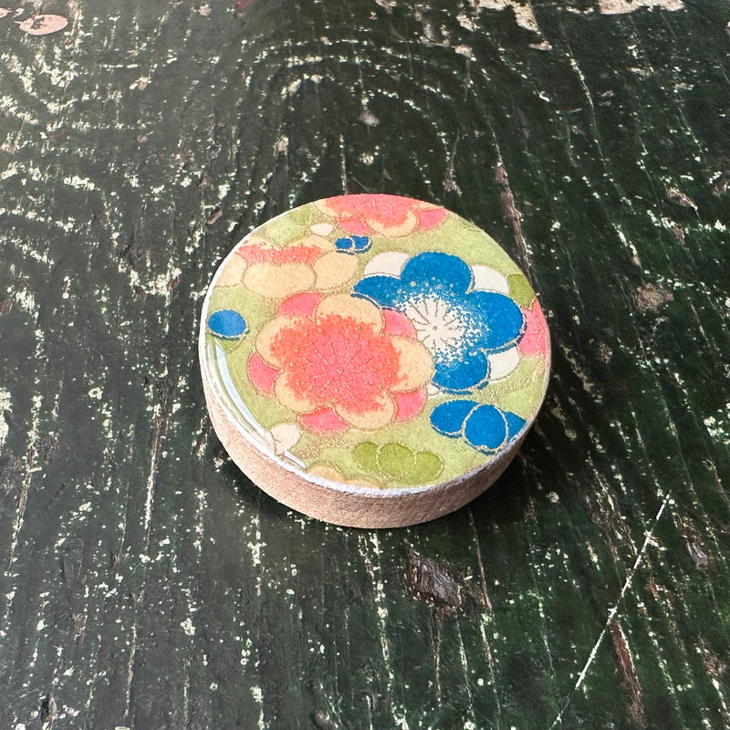 Draughts Brooch Posy Green
