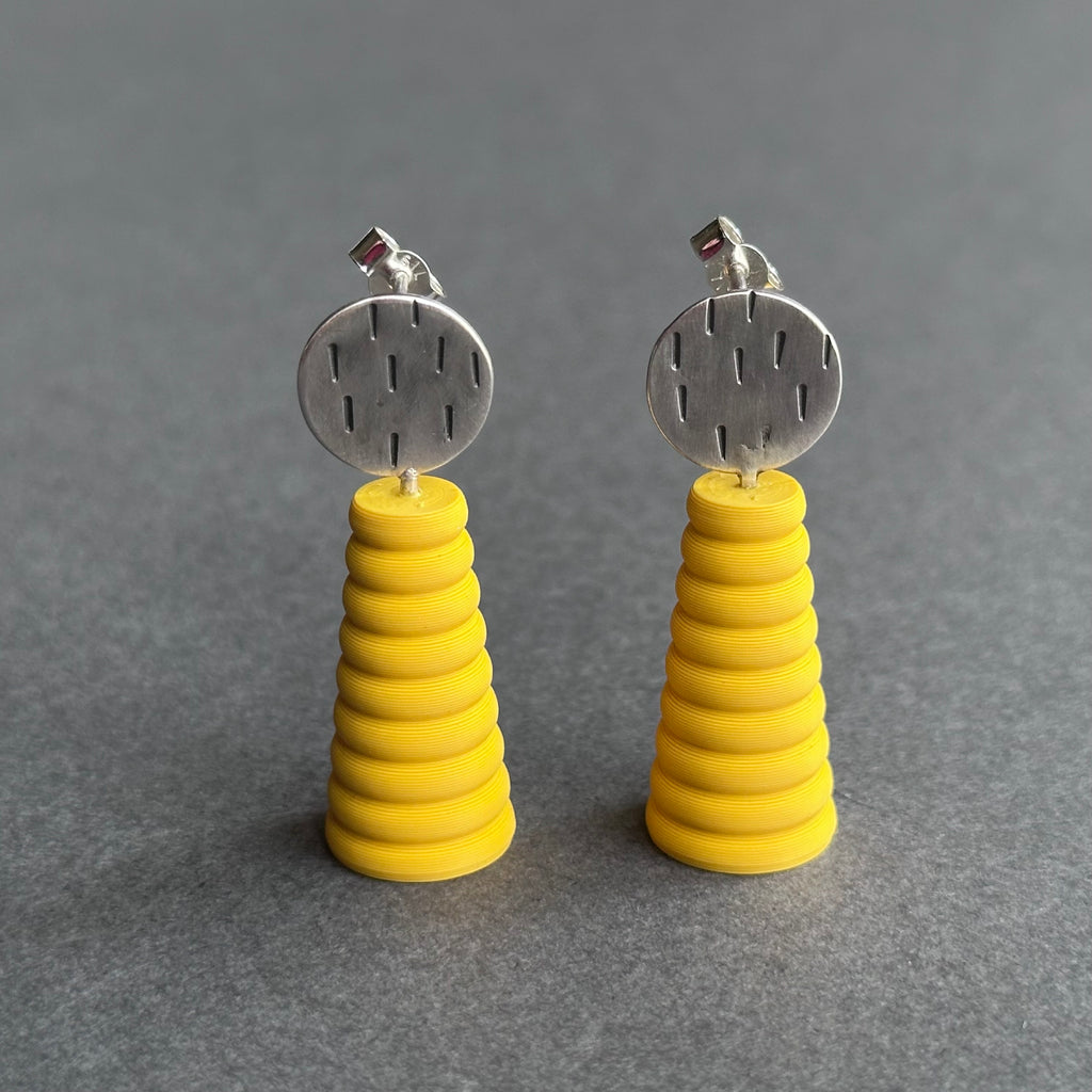 Form Earrings - Silver Textures Circle - Small - Custard