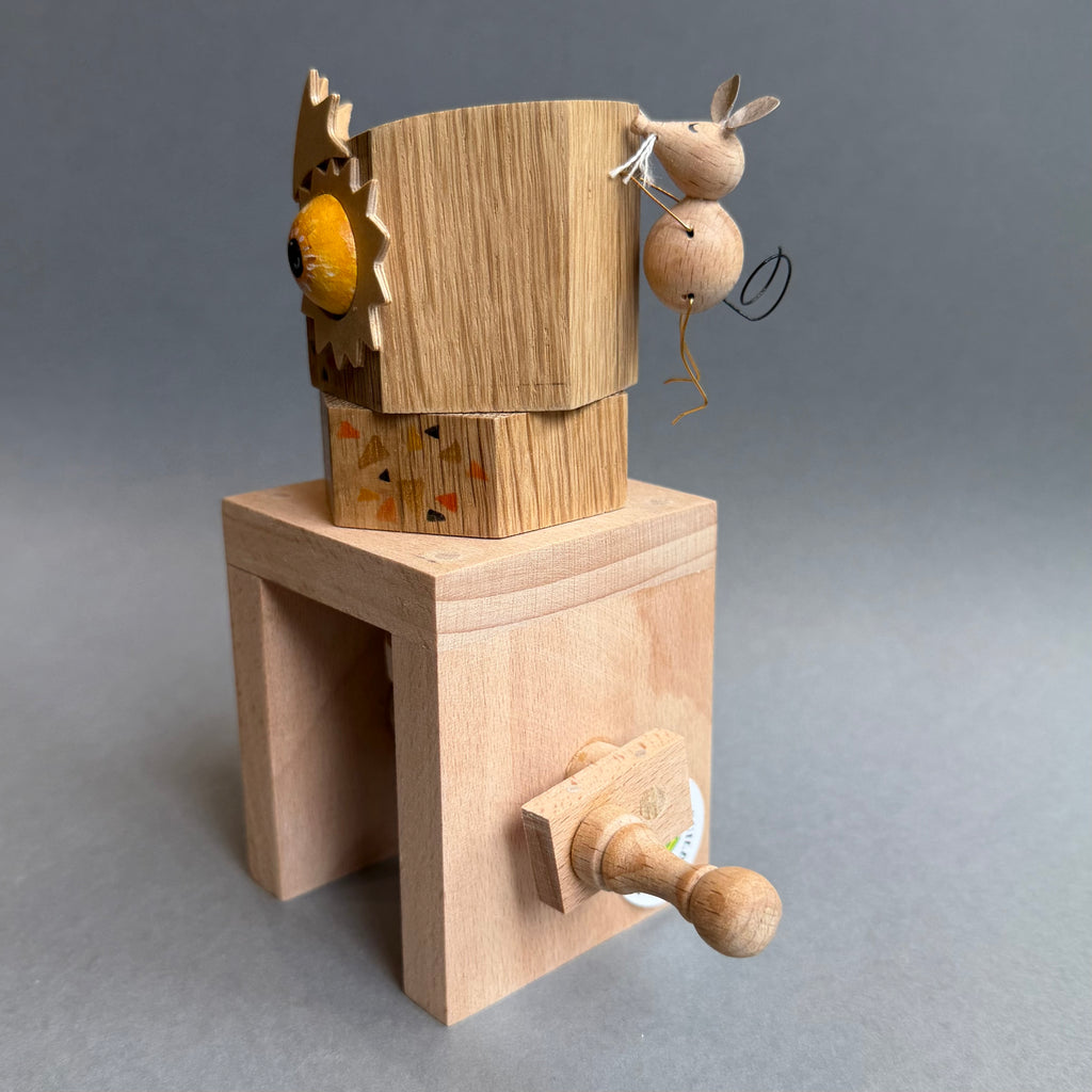 Automata ‘Look Hoo’s Behind You!’ Owl