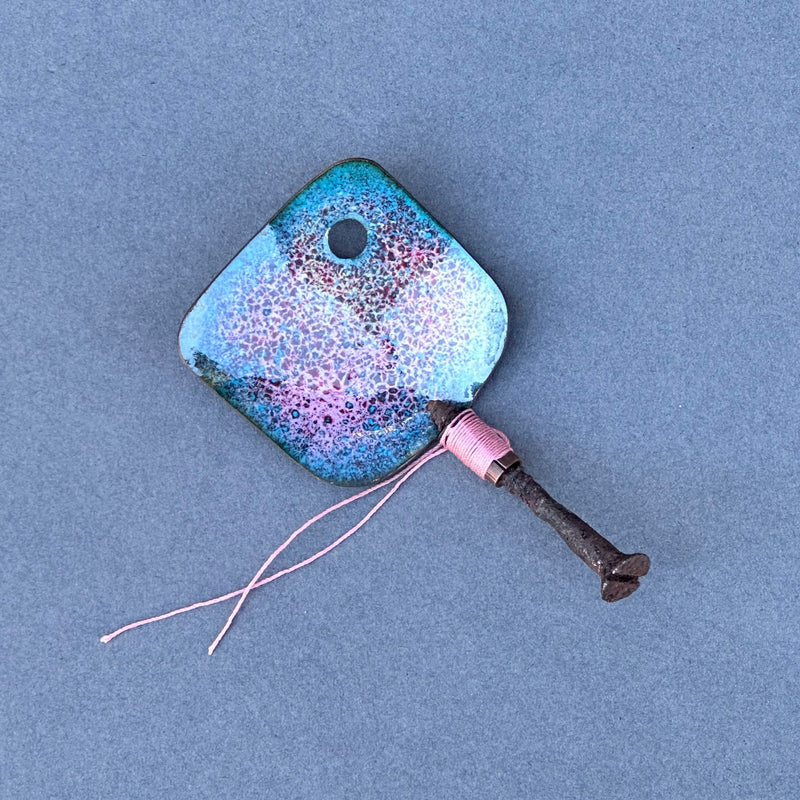 Decorative Enamel Spoon ‘Old Metal Screw’