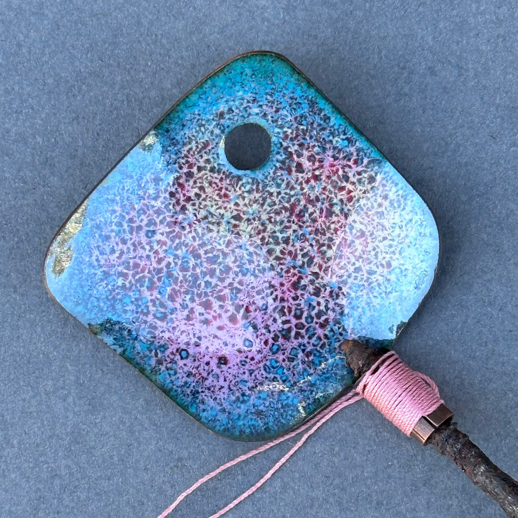 Decorative Enamel Spoon ‘Old Metal Screw’