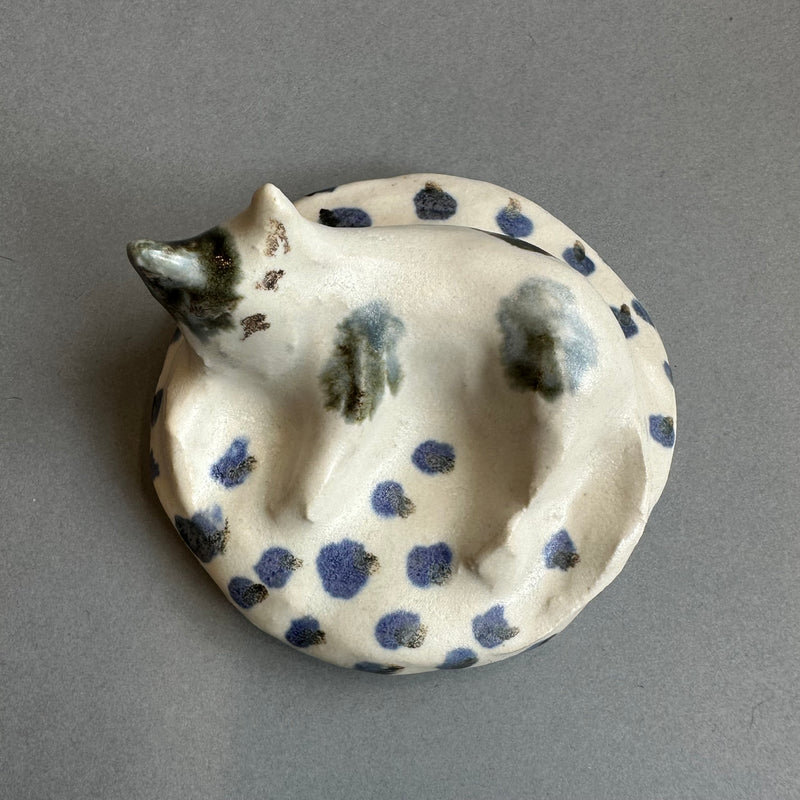 Stoneware Cat on a Cushion [small]