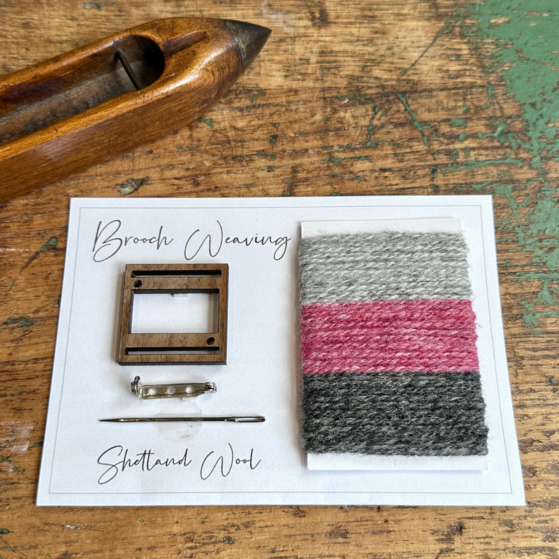 Shetland Wool Square Brooch Weaving Kit [Pink/Grey]