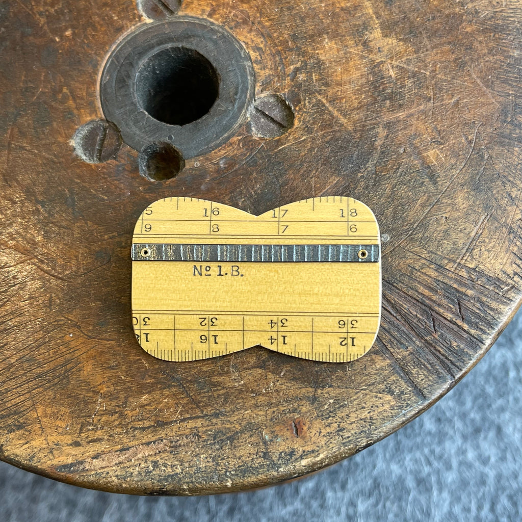 Ruler Brooch Bow