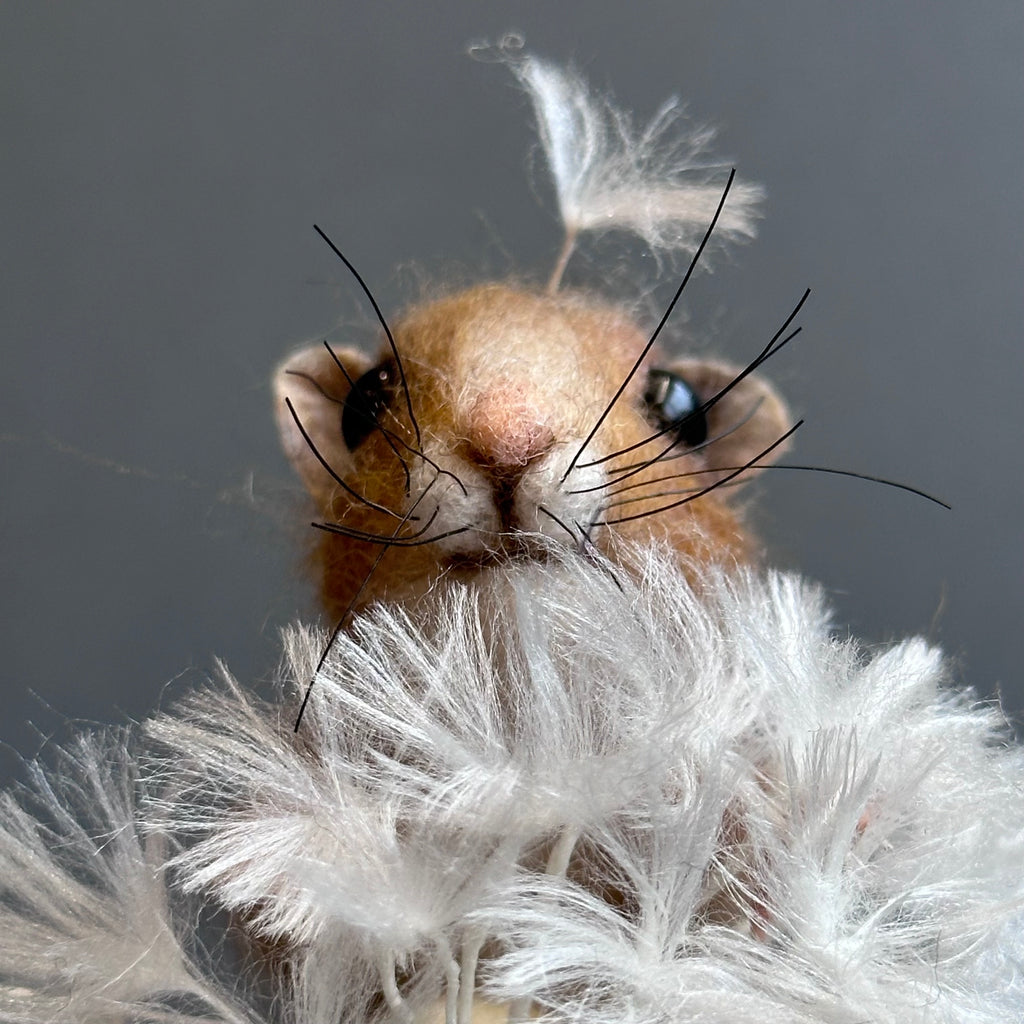 Needle Felted Sculpture ‘Maisie the Harvest Mouse with Dandelion Clocks’