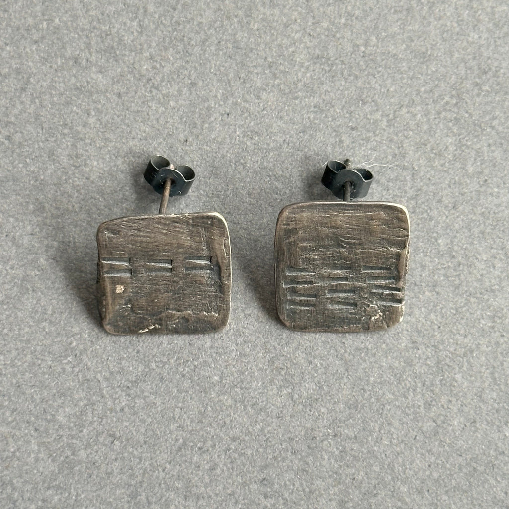 Earrings Mark Making Studs [Line Dash]
