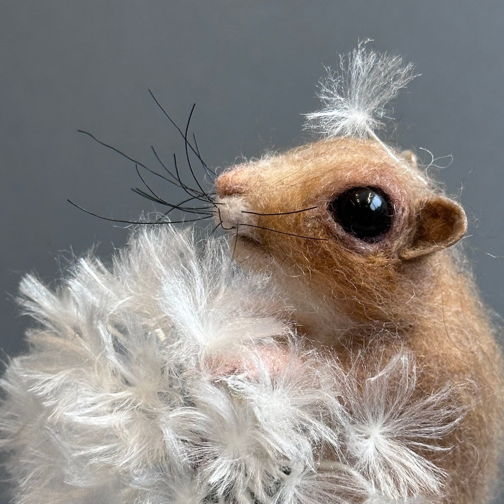 Needle Felted Sculpture ‘Maisie the Harvest Mouse with Dandelion Clocks’