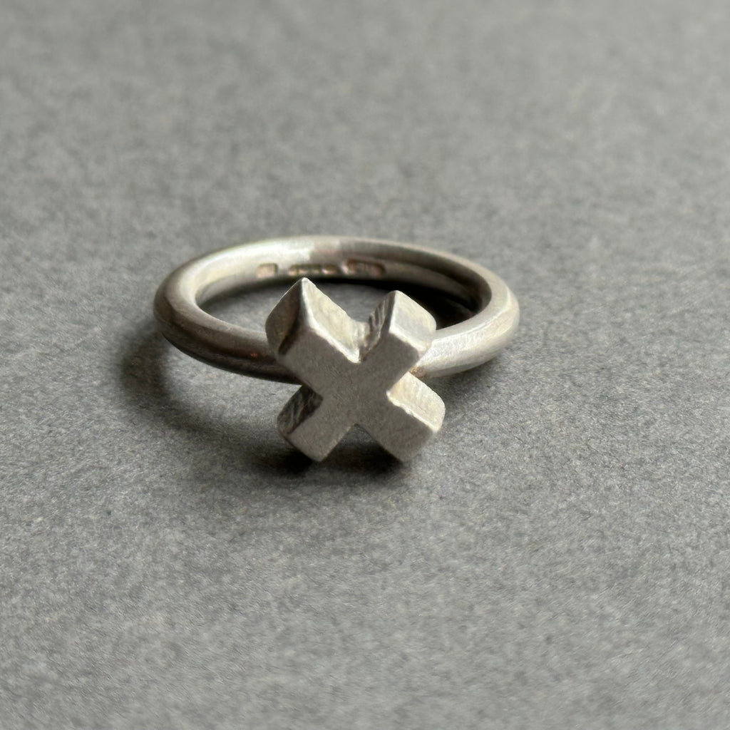 Ring Chunky Cross