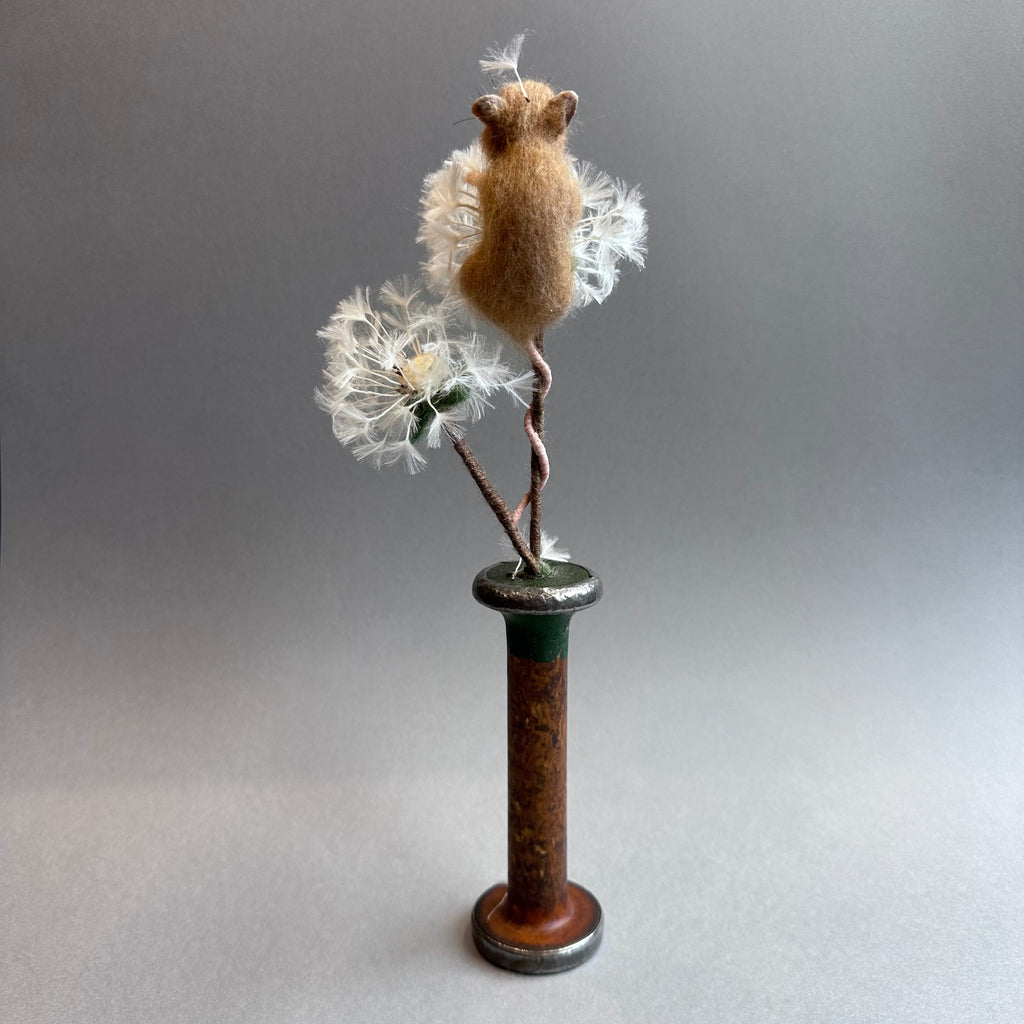 Needle Felted Sculpture ‘Maisie the Harvest Mouse with Dandelion Clocks’