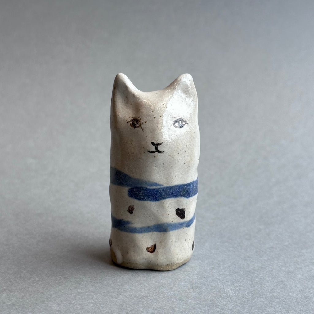 Stoneware Cat [tall]