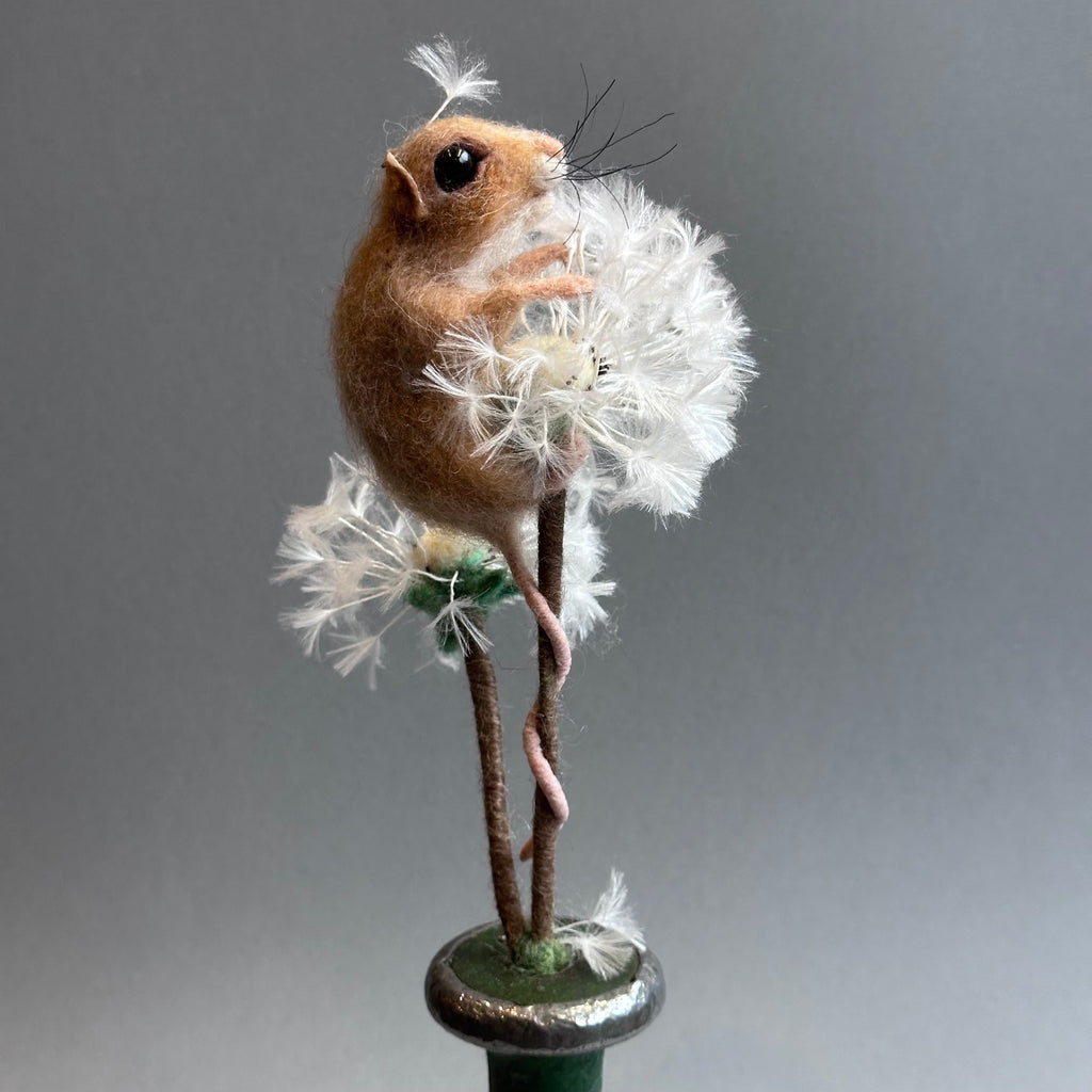 Needle Felted Sculpture ‘Maisie the Harvest Mouse with Dandelion Clocks’