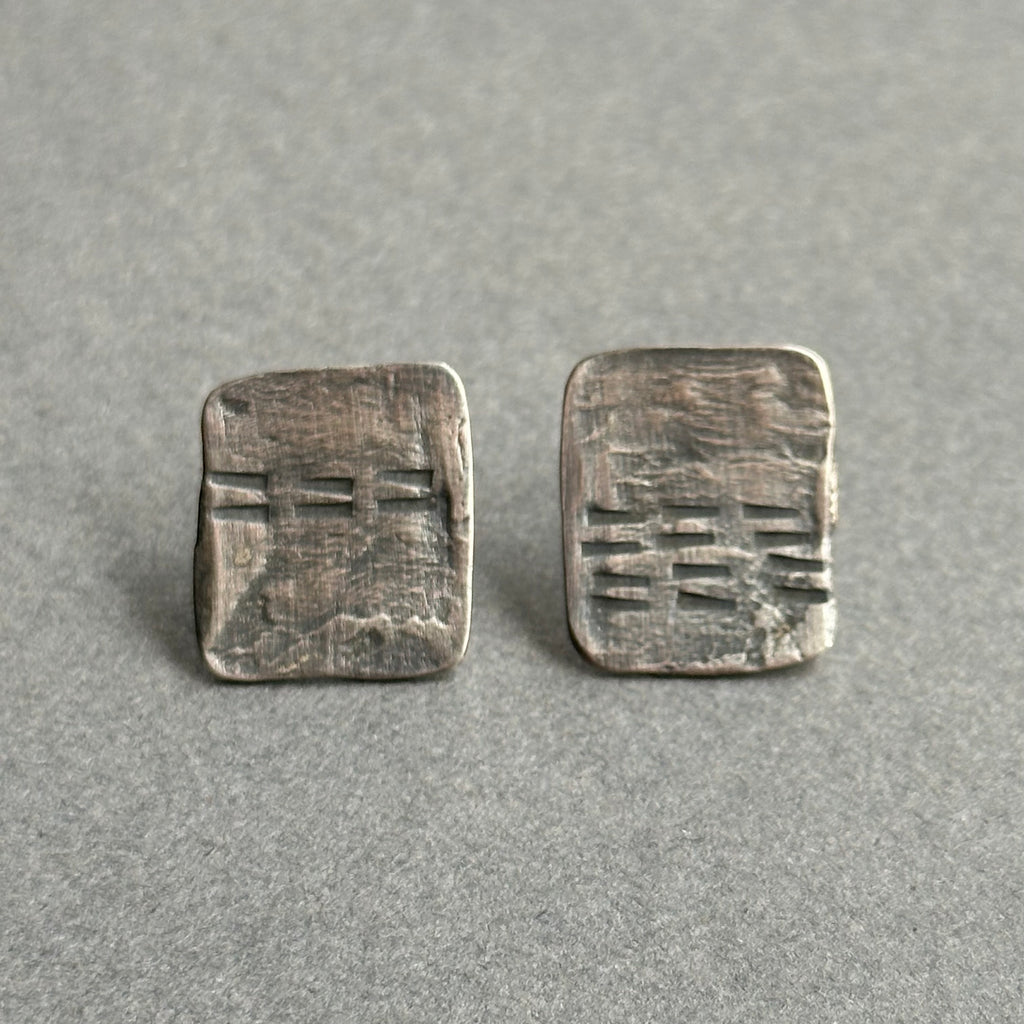 Earrings Mark Making Studs [Line Dash]