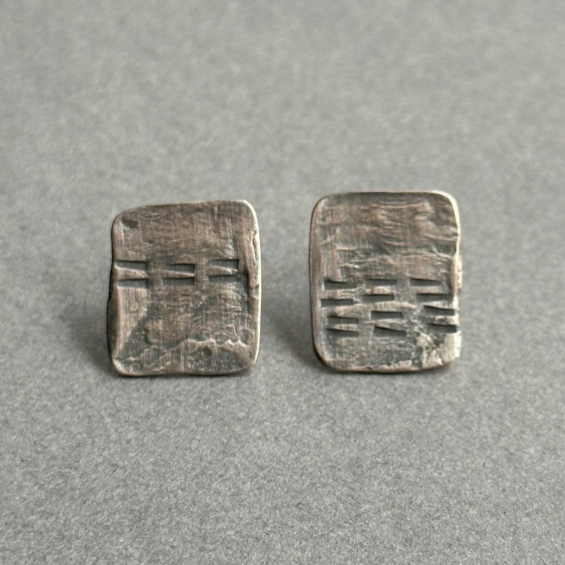 Earrings Mark Making Studs [Line Dash]