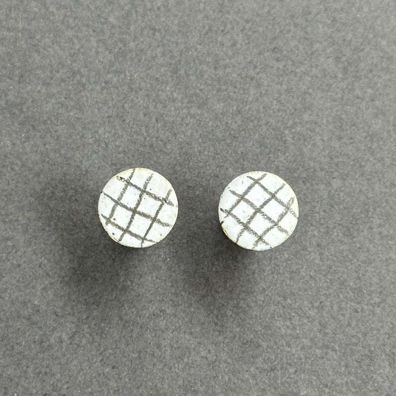 Earrings Small Round Studs [Grid]