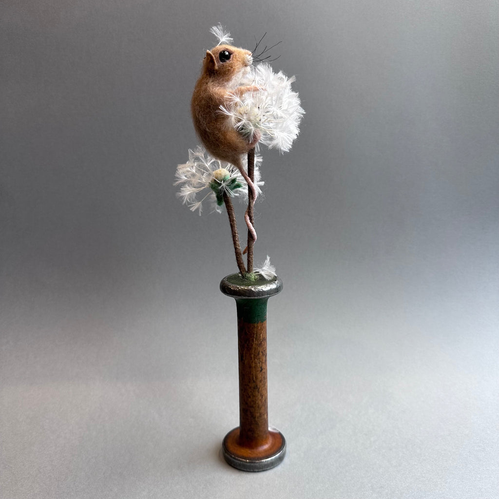 Needle Felted Sculpture ‘Maisie the Harvest Mouse with Dandelion Clocks’