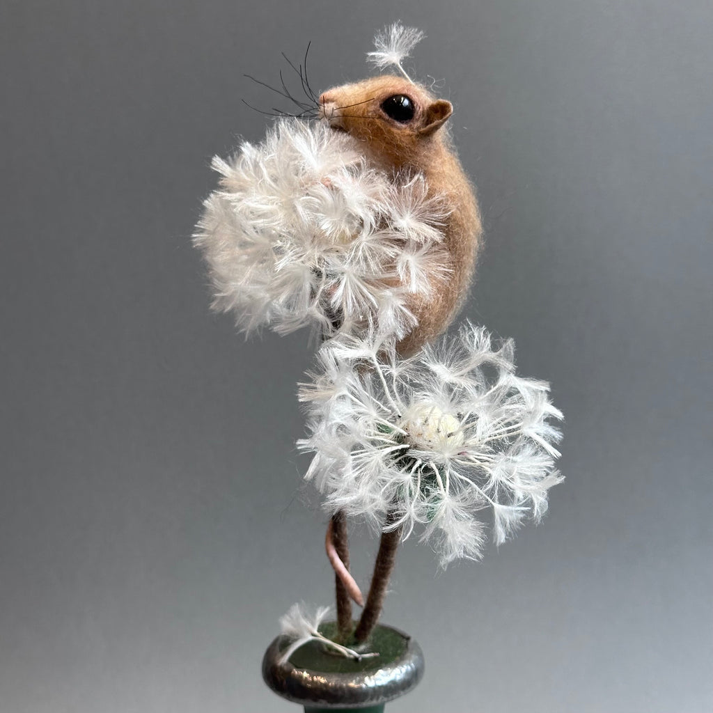 Needle Felted Sculpture ‘Maisie the Harvest Mouse with Dandelion Clocks’