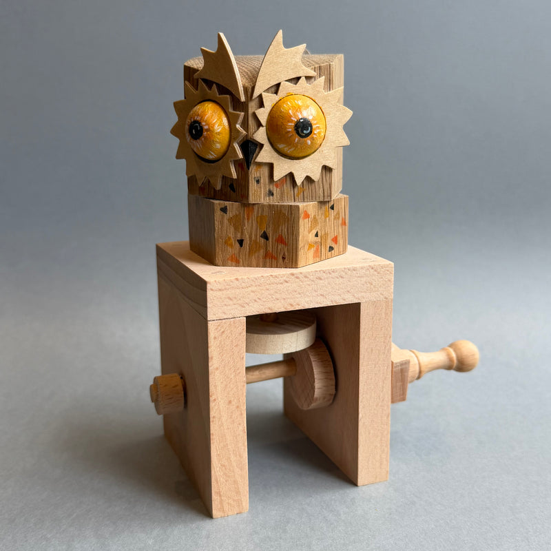 Automata ‘Look Hoo’s Behind You!’ Owl