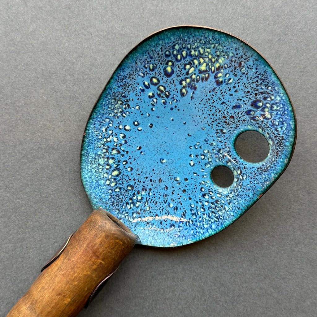 Decorative Enamel Spoon ‘Old Wooden Spool’