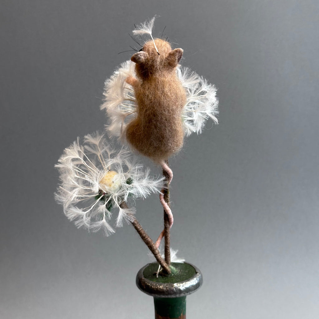 Needle Felted Sculpture ‘Maisie the Harvest Mouse with Dandelion Clocks’