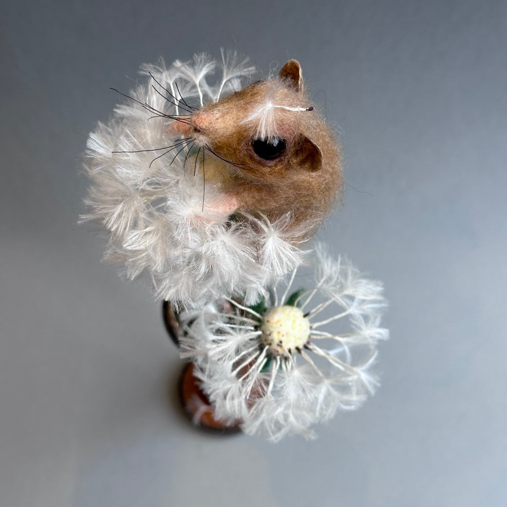 Needle Felted Sculpture ‘Maisie the Harvest Mouse with Dandelion Clocks’