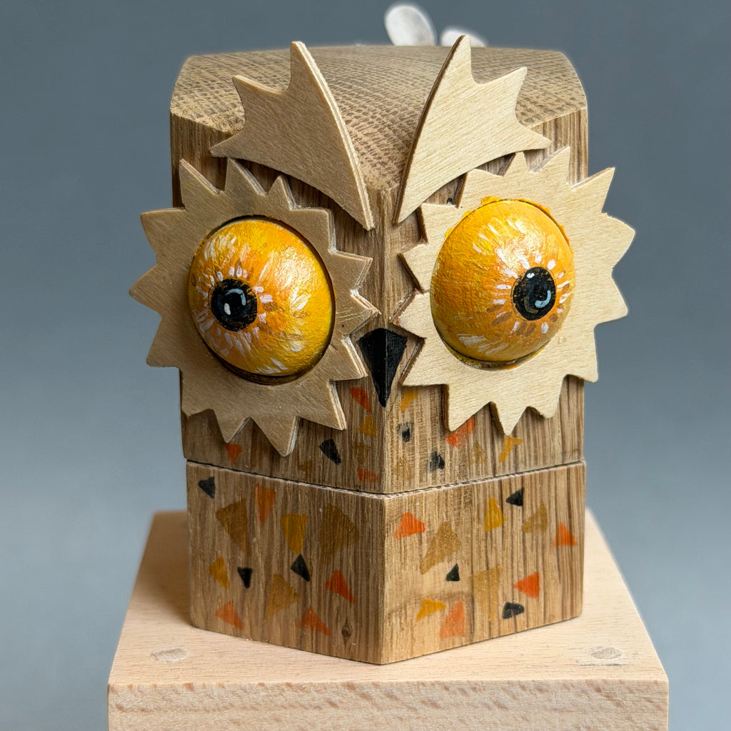 Automata ‘Look Hoo’s Behind You!’ Owl