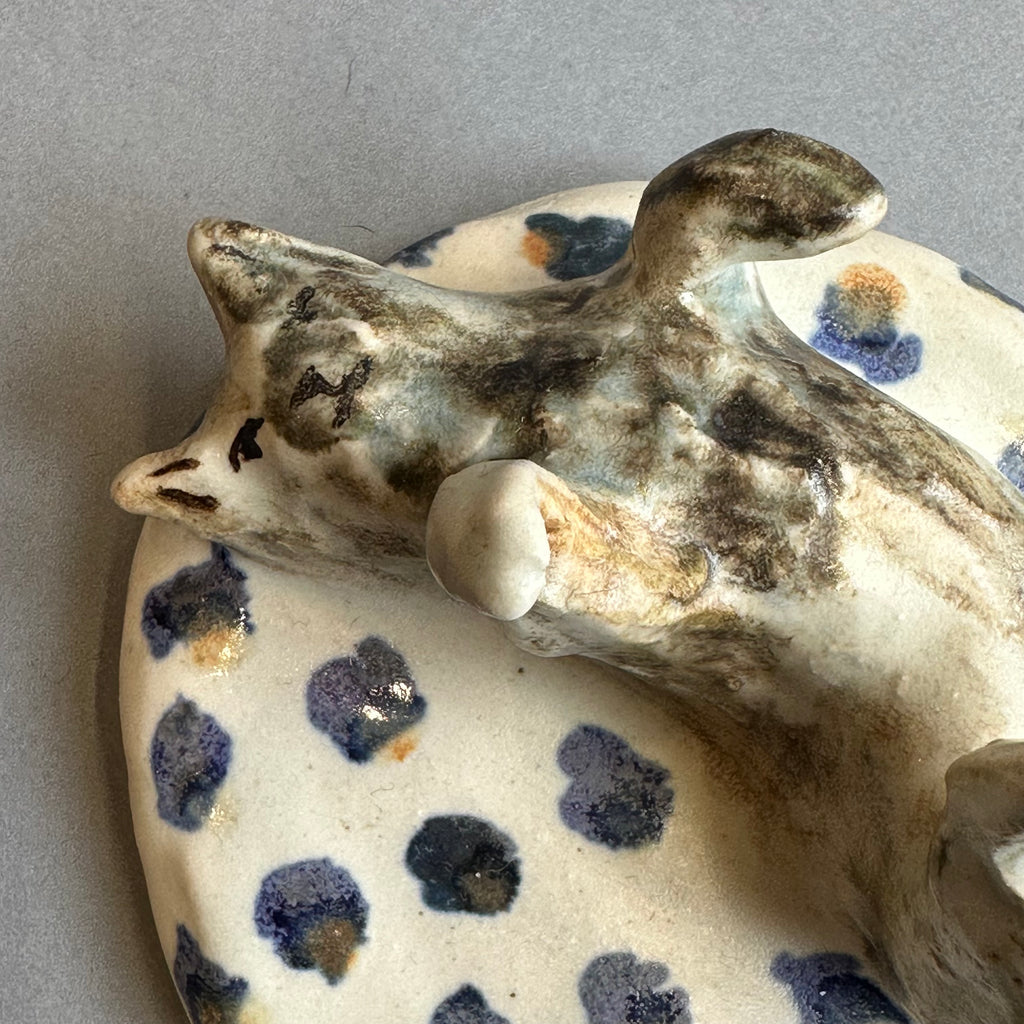 Stoneware Cat on a Cushion [medium]