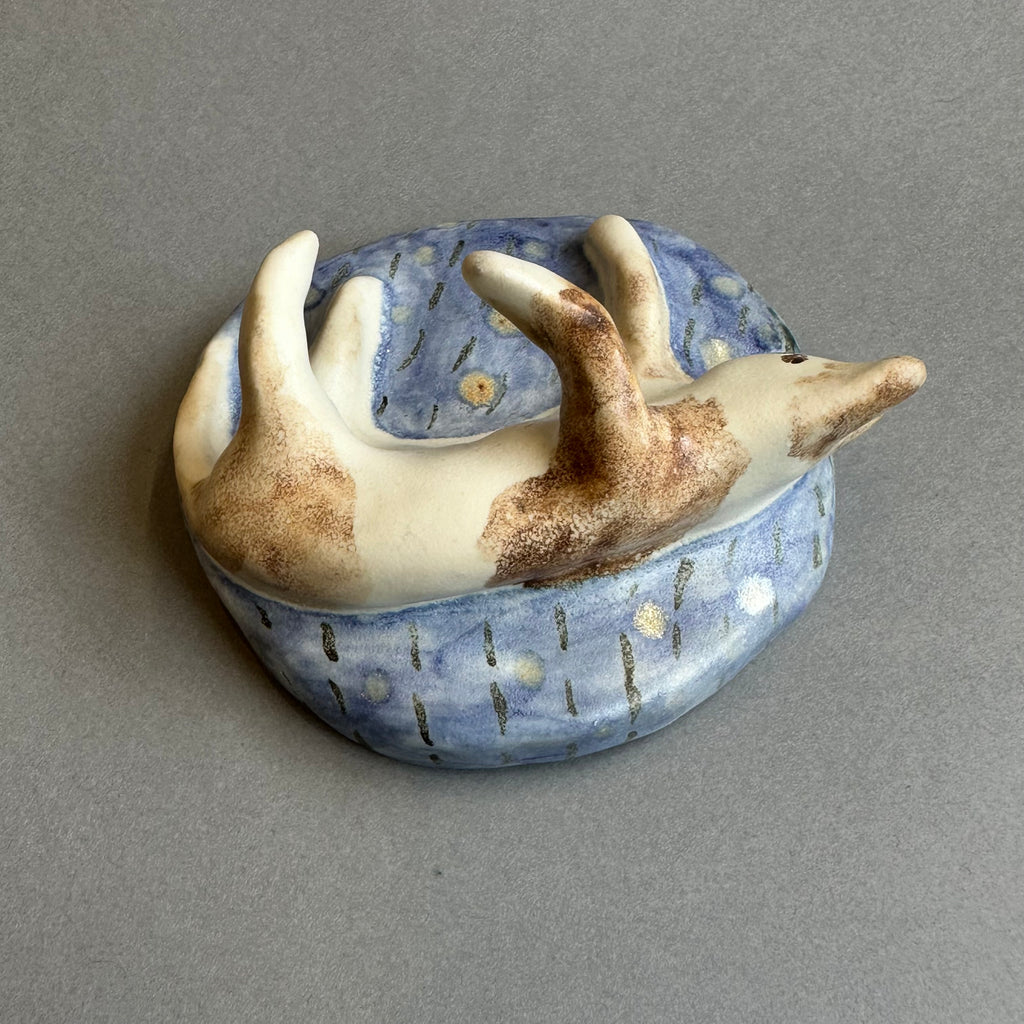 Stoneware Cat on a Cushion [medium]