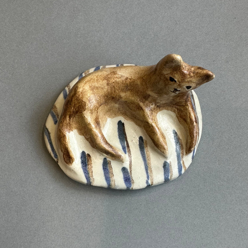 Stoneware Cat on a Cushion [small]